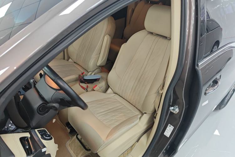 Used Buick GL8 2023 Facelifted Land Cruiser Executive Luxury Version Left Front Seat