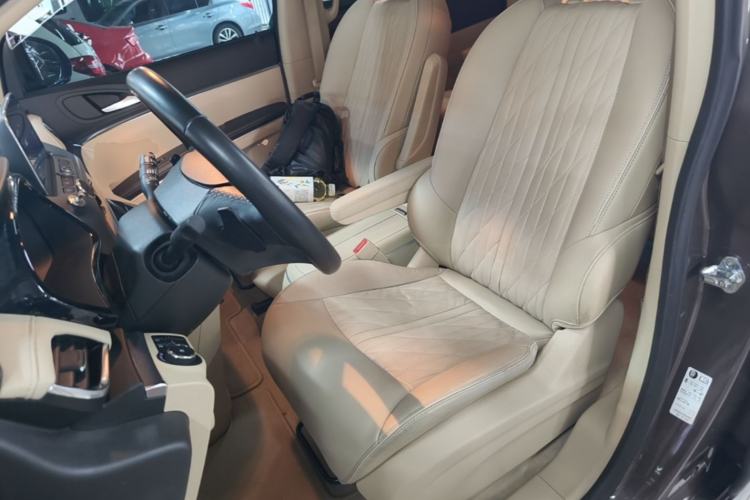 Used Buick GL8 2023 Facelifted Land Cruiser Executive Luxury Version Left Front Seat