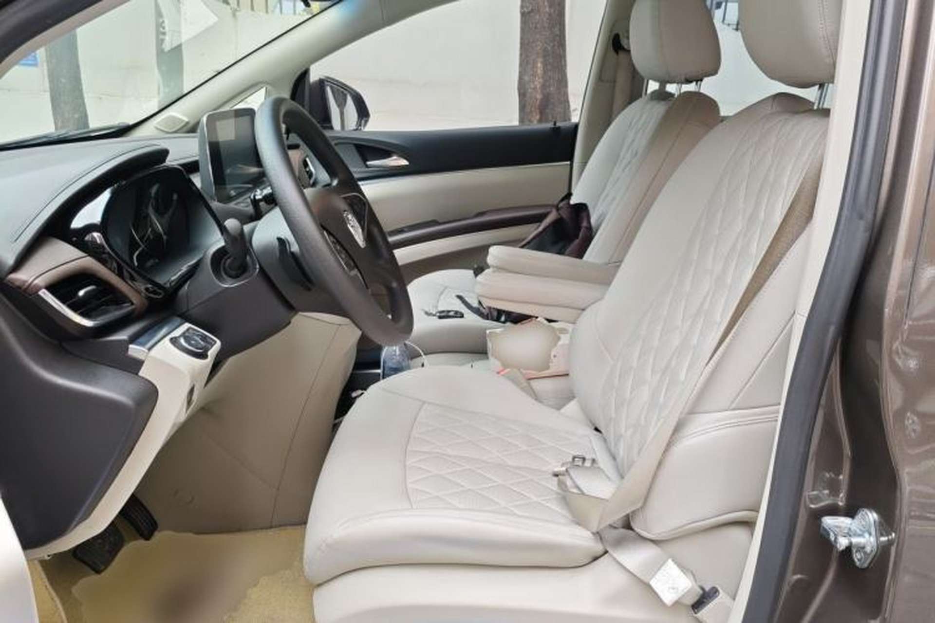 Used Buick GL8 2023 Land Executive Class Comfort Model Left Front Seat