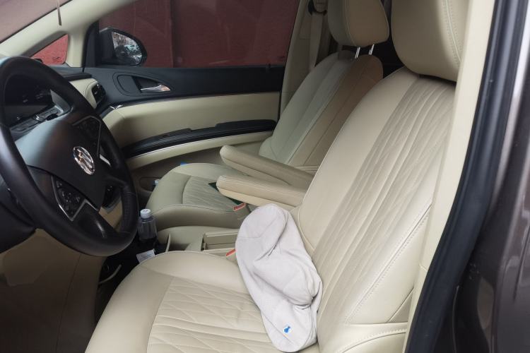 Used Buick GL8 2023 Facelifted Land Cruiser Executive Luxury Version Left Front Seat