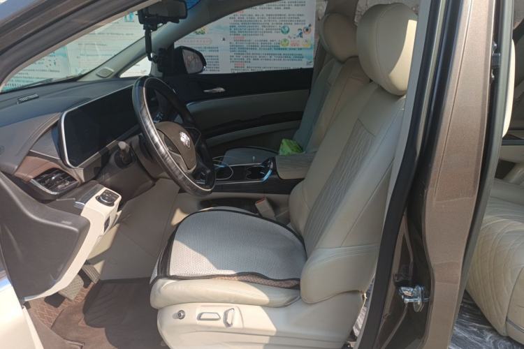 Used Buick GL8 2023 Land Executive Class Comfort Model Left Front Seat