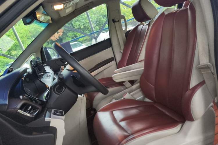 Used Buick GL8 2023 Land Executive Class Smart Enjoyment Model Left Front Seat