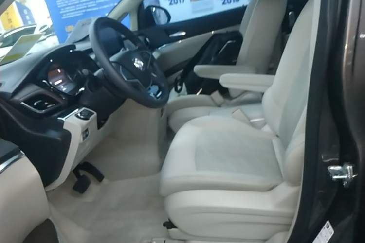 Used Buick GL8 2023 Land Executive Class Comfort Model Left Front Seat