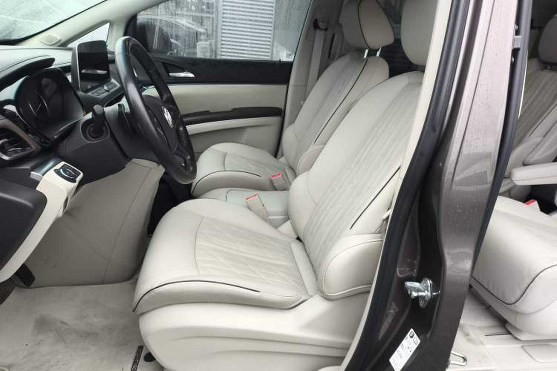 Used Buick GL8 2023 Land Executive Class Deluxe Model Left Front Seat