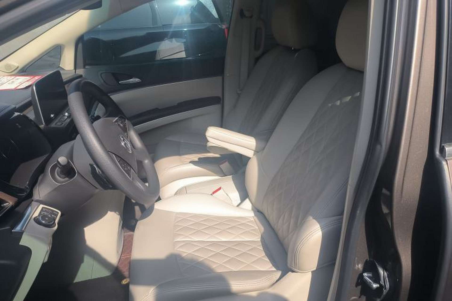 Used Buick GL8 2023 Land Executive Class Smart Enjoyment Model Left Front Seat