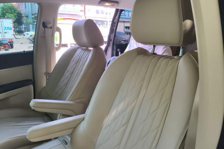 Used Buick GL8 2023 Facelifted Land Cruiser Executive Luxury Version Left Front Seat