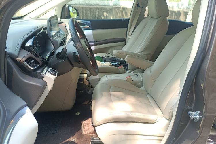 Used Buick GL8 2023 Land Executive Class Comfort Model Left Front Seat