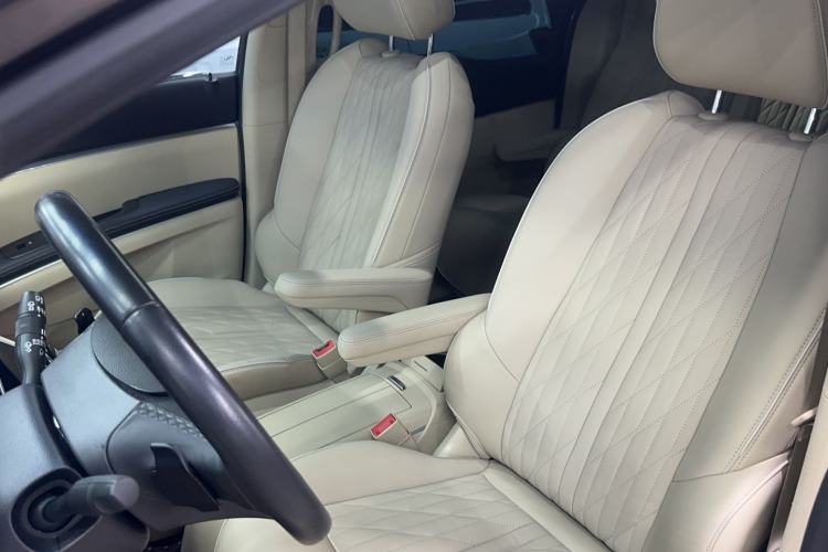 Used Buick GL8 2023 Facelifted Land Cruiser Executive Luxury Version Left Front Seat