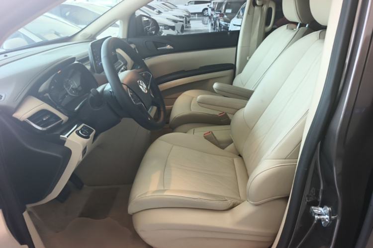 Used Buick GL8 2023 Facelifted Land Cruiser Executive Luxury Version Left Front Seat