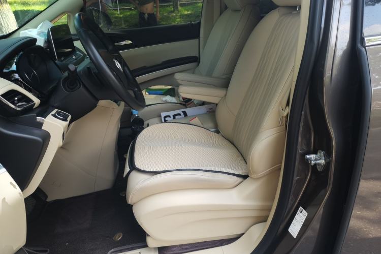 Used Buick GL8 2023 Facelifted Land Cruiser Executive Luxury Version Left Front Seat