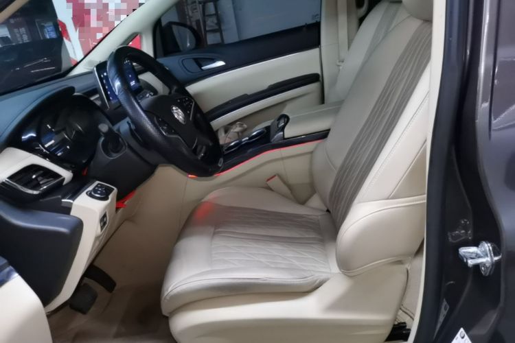 Used Buick GL8 2023 Facelifted Land Cruiser Executive Luxury Version Left Front Seat