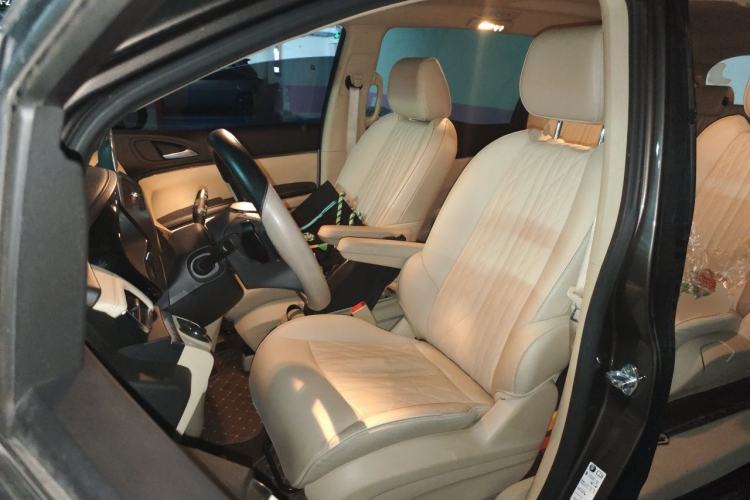 Used Buick GL8 2023 Facelifted Land Cruiser Executive Luxury Version Left Front Seat