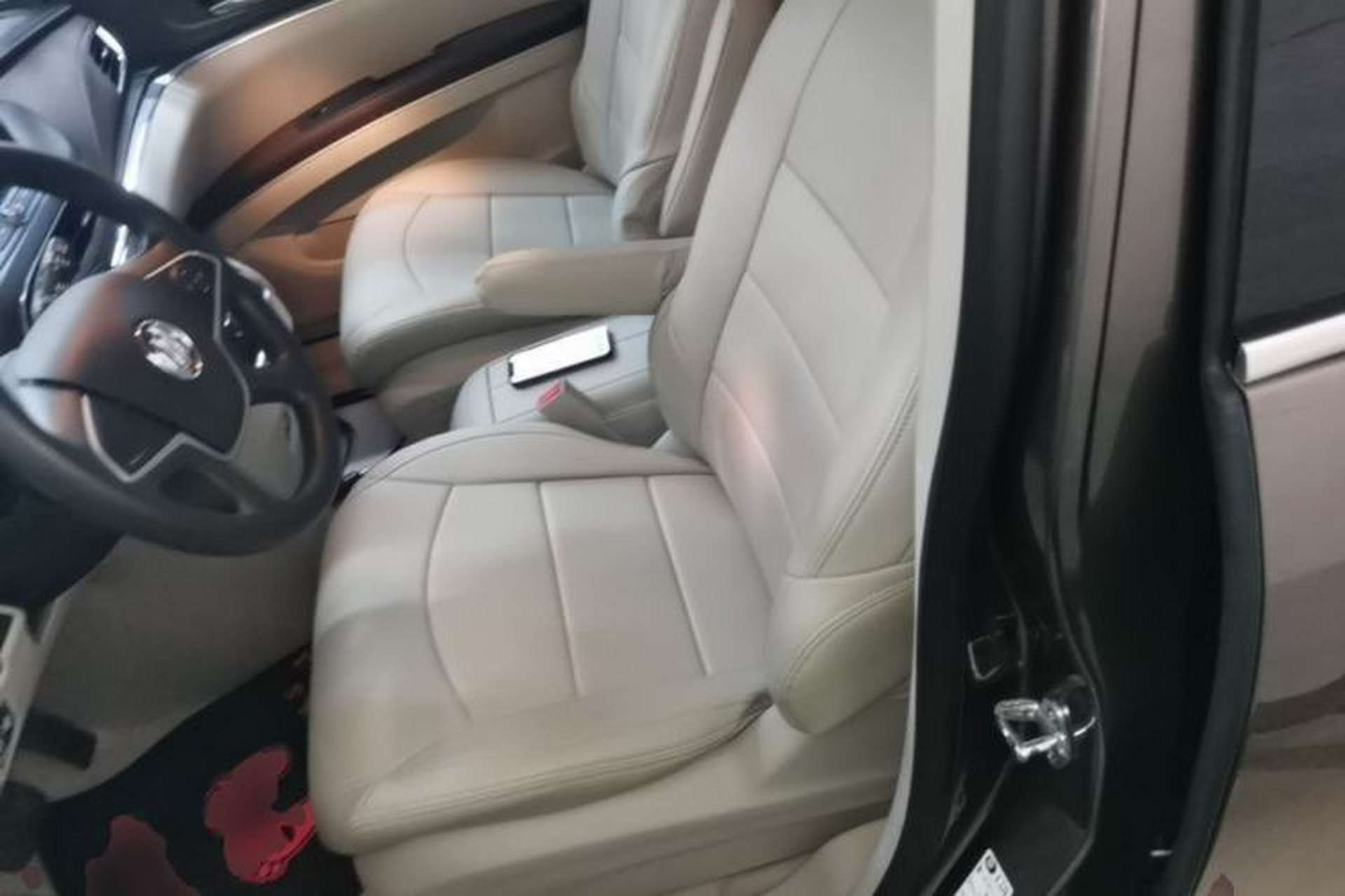 Used Buick GL8 2023 Land Executive Class Comfort Model Left Front Seat