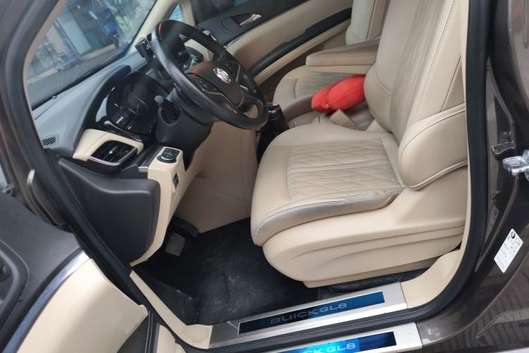 Used Buick GL8 2023 Facelifted Land Cruiser Executive Luxury Version Left Front Seat