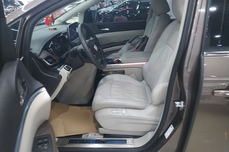 Used Buick GL8 2023 Land Executive Class Smart Enjoyment Model Left Front Seat
