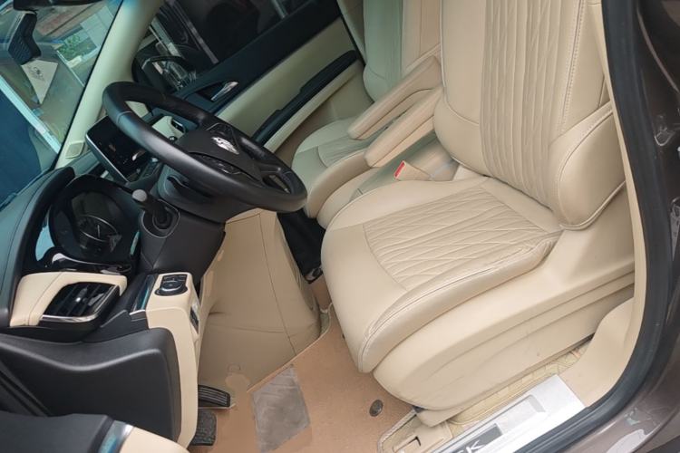 Used Buick GL8 2023 Facelifted Land Cruiser Executive Luxury Version Left Front Seat