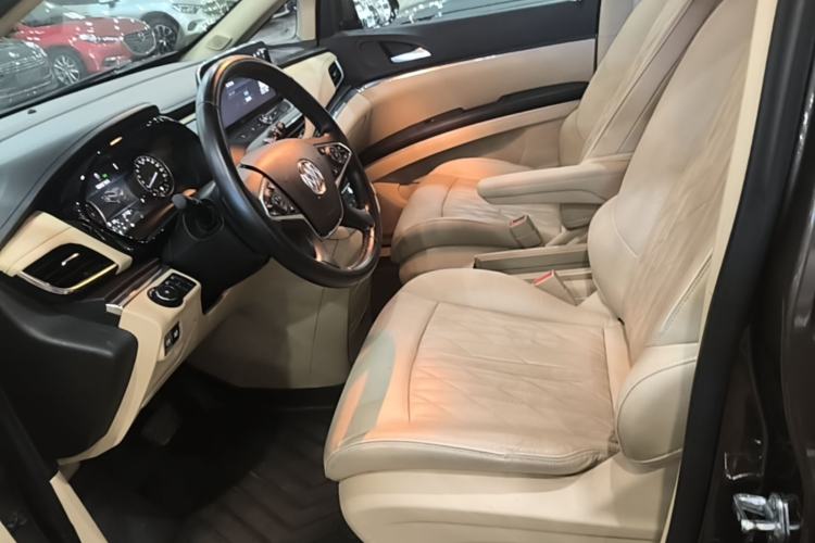 Used Buick GL8 2023 Facelifted Land Cruiser Executive Luxury Version Left Front Seat