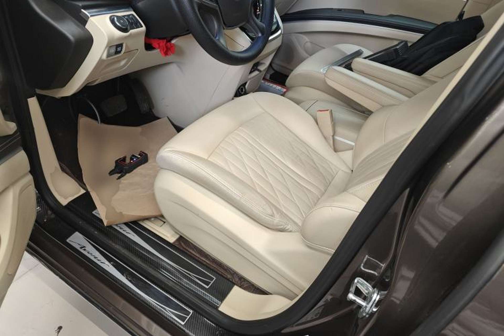 Used Buick GL8 2023 Facelifted Land Cruiser Executive Luxury Version Left Front Seat