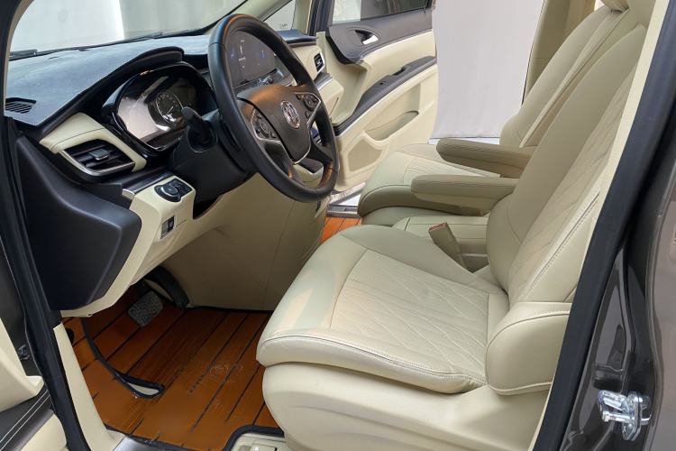 Used Buick GL8 2023 Facelifted Land Cruiser Executive Luxury Version Left Front Seat