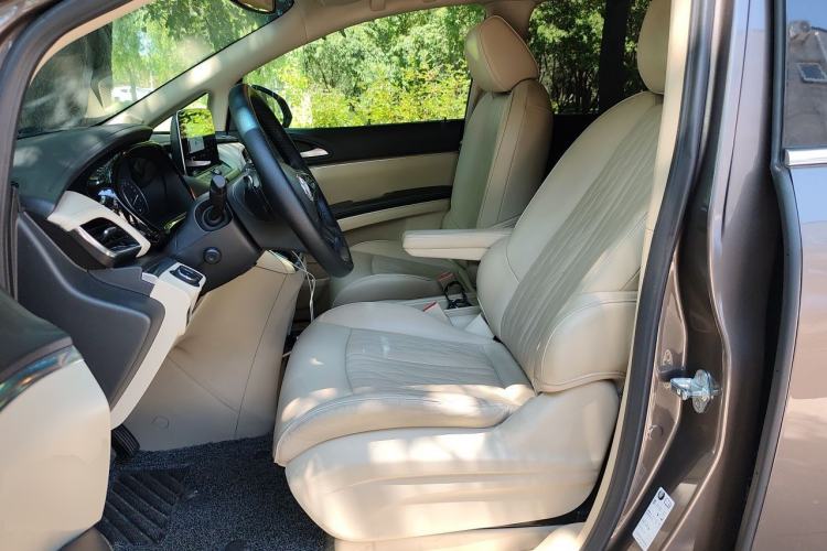 Used Buick GL8 2023 Facelifted Land Cruiser Executive Luxury Version Left Front Seat