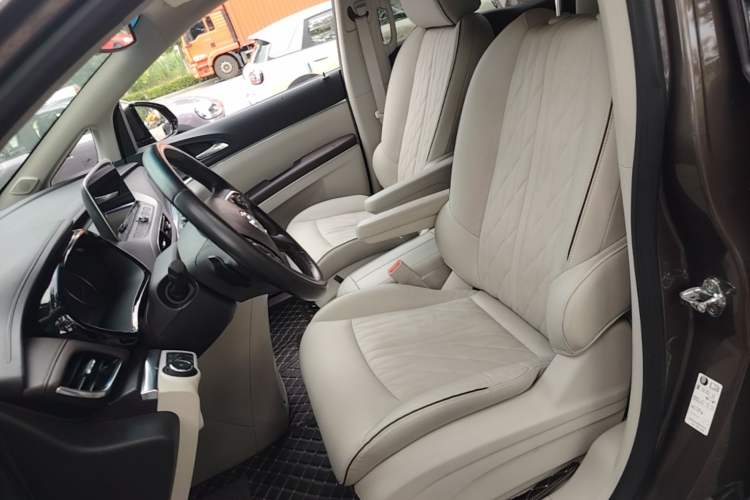 Used Buick GL8 2023 Land Executive Class 652T Luxury Model Left Front Seat