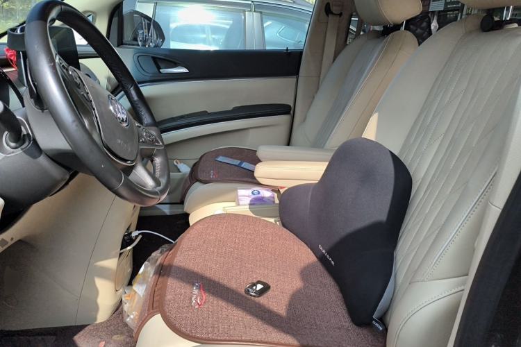 Used Buick GL8 2023 Facelifted Land Cruiser Executive Luxury Version Left Front Seat