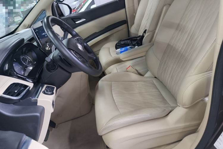 Used Buick GL8 2023 Facelifted Land Cruiser Executive Luxury Version Left Front Seat
