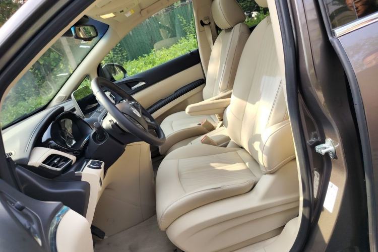 Used Buick GL8 2023 Facelifted Land Cruiser Executive Luxury Version Left Front Seat