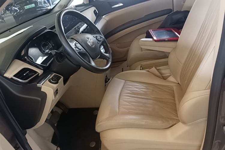 Used Buick GL8 2023 Facelifted Land Cruiser Executive Luxury Version Left Front Seat