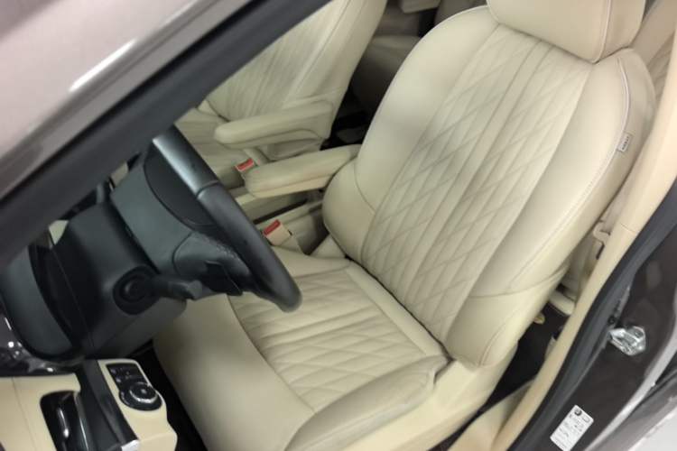 Used Buick GL8 2023 Facelifted Land Cruiser Executive Luxury Version Left Front Seat