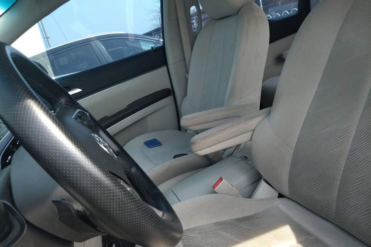 Used Buick GL8 2023 Land Executive Class Smart Enjoyment Model Left Front Seat