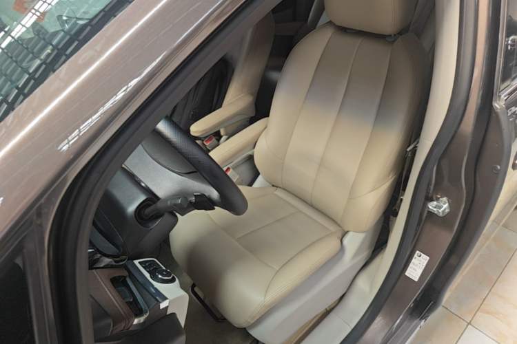 Used Buick GL8 2023 Land Executive Class Comfort Model Left Front Seat