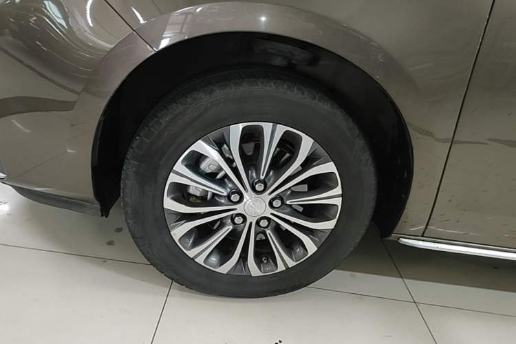 Used Buick GL8 2023 Land Executive Class Smart Enjoyment Model Left Front Wheel Hub