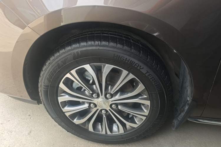 Used Buick GL8 2023 Facelifted Land Cruiser Executive Luxury Version Left Front Wheel Hub