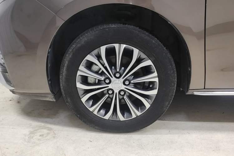 Used Buick GL8 2023 Land Executive Class Comfort Model Left Front Wheel Hub