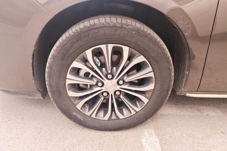 Used Buick GL8 2023 Land Executive Class 652T Luxury Model Left Front Wheel Hub