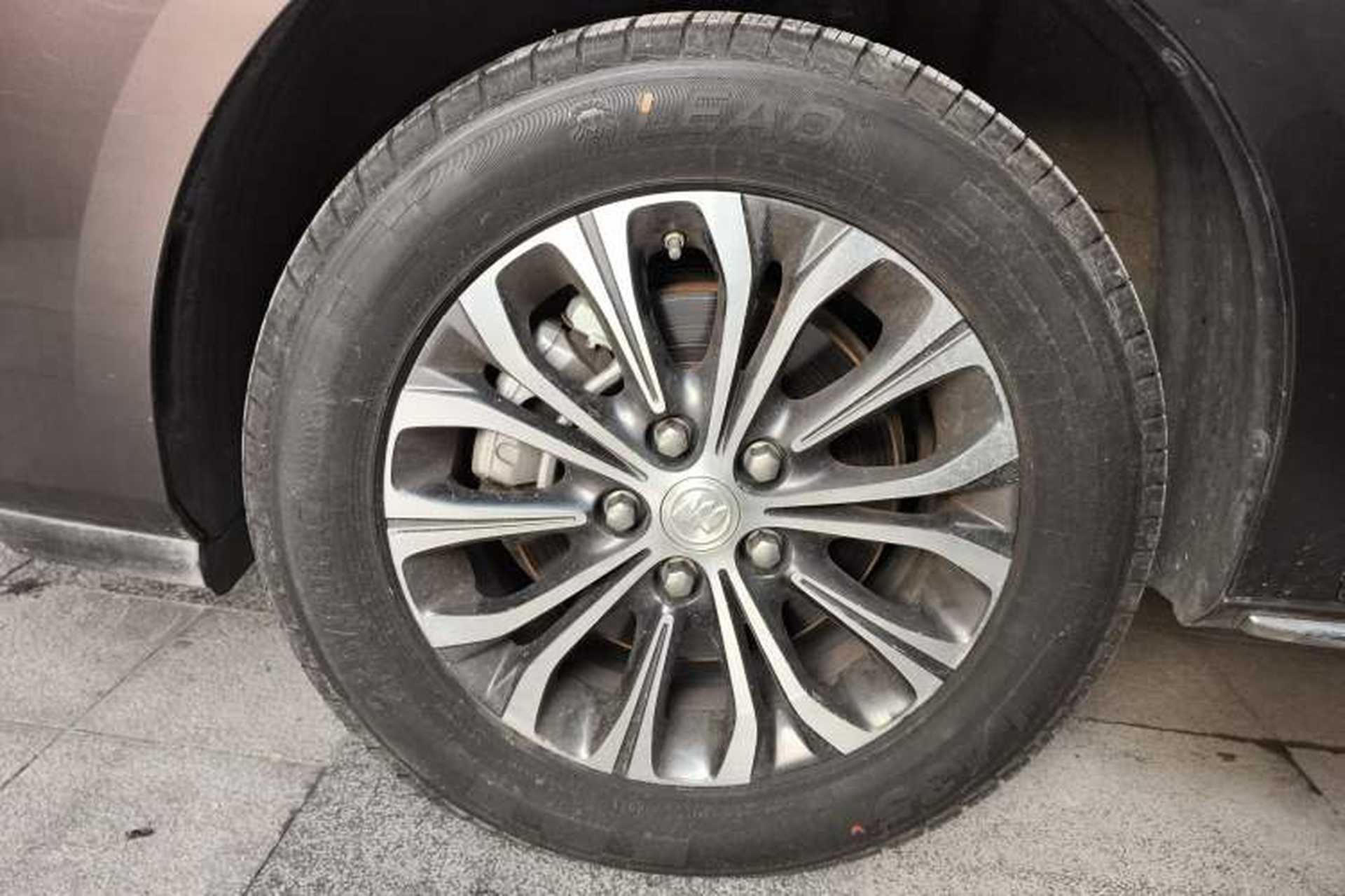Used Buick GL8 2023 Land Executive Class Comfort Model Left Front Wheel Hub