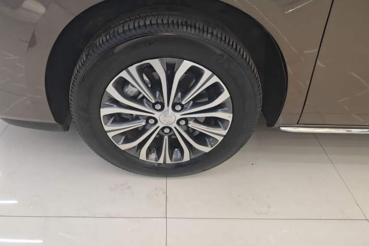 Used Buick GL8 2023 Land Executive Class Smart Enjoyment Model Left Front Wheel Hub