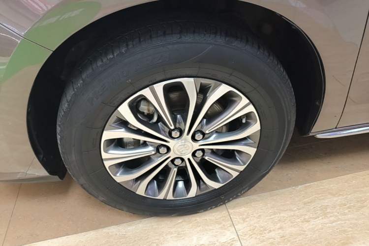 Used Buick GL8 2023 Land Executive Class 652T Luxury Model Left Front Wheel Hub