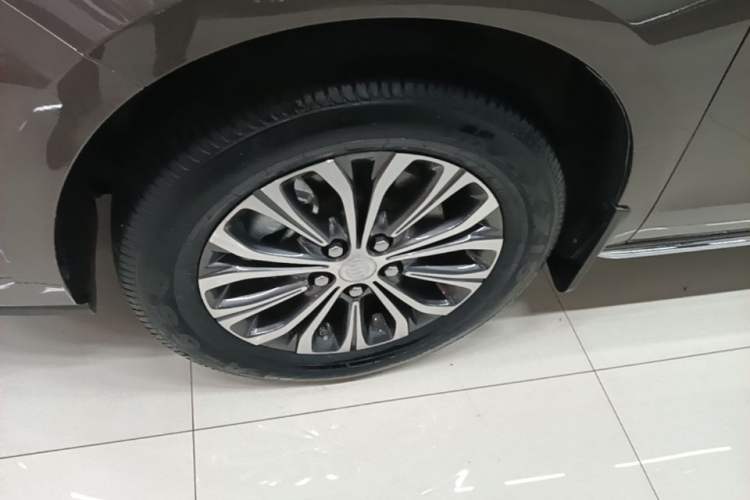Used Buick GL8 2023 Facelifted Land Cruiser Executive Luxury Version Left Front Wheel Hub