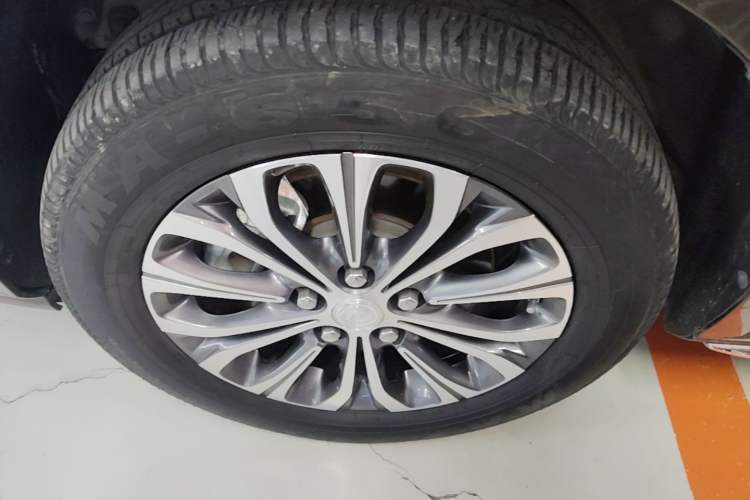 Used Buick GL8 2023 Land Business Class Smart Deluxe Model Left Front Wheel Hub