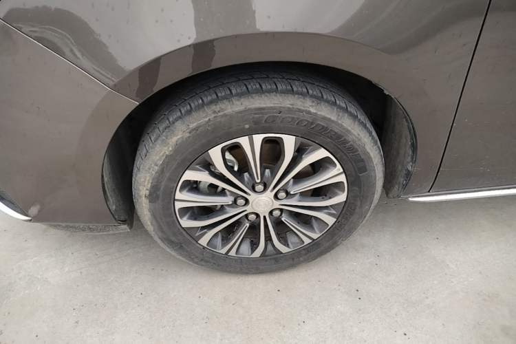 Used Buick GL8 2023 Land Executive Class Comfort Model Left Front Wheel Hub