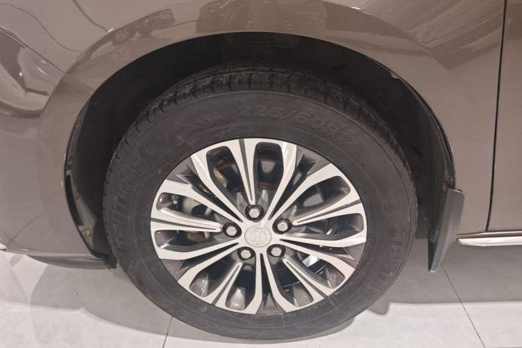 Used Buick GL8 2023 Land Executive Class 652T Luxury Model Left Front Wheel Hub