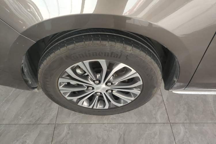 Used Buick GL8 2023 Land Executive Class Smart Enjoyment Model Left Front Wheel Hub