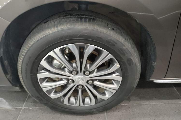Used Buick GL8 2023 Facelifted Land Cruiser Executive Luxury Version Left Front Wheel Hub