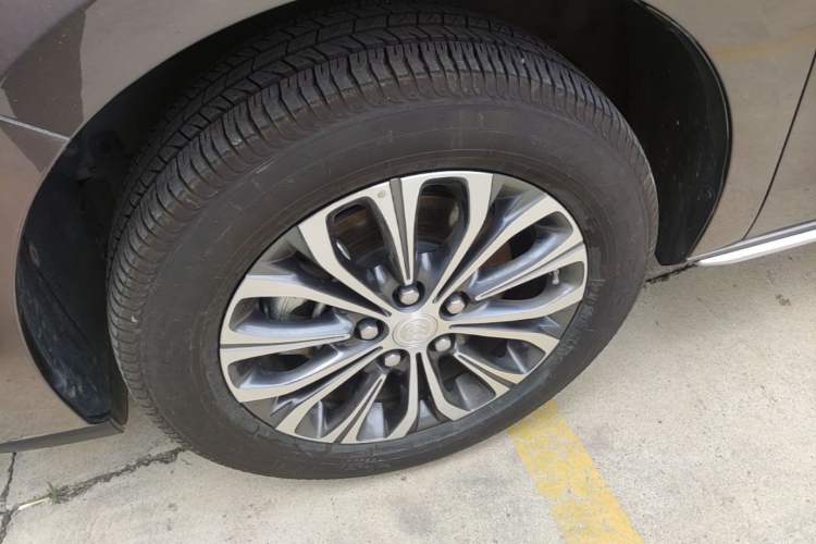 Used Buick GL8 2023 Land Executive Class Comfort Model Left Front Wheel Hub