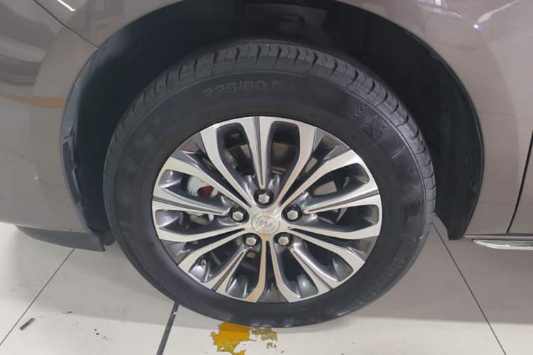 Used Buick GL8 2023 Facelifted Land Cruiser Executive Luxury Version Left Front Wheel Hub