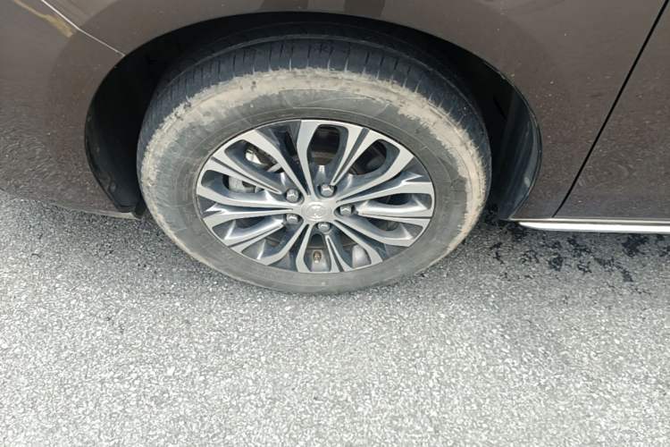 Used Buick GL8 2023 Land Executive Class Smart Enjoyment Model Left Front Wheel Hub