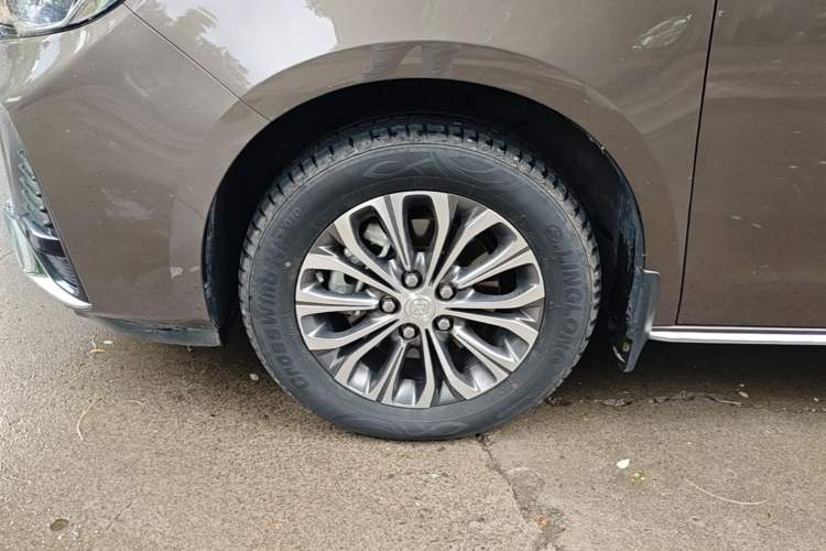 Used Buick GL8 2023 Land Executive Class Smart Enjoyment Model Left Front Wheel Hub