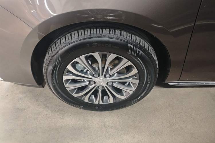 Used Buick GL8 2023 Land Executive Class Comfort Model Left Front Wheel Hub